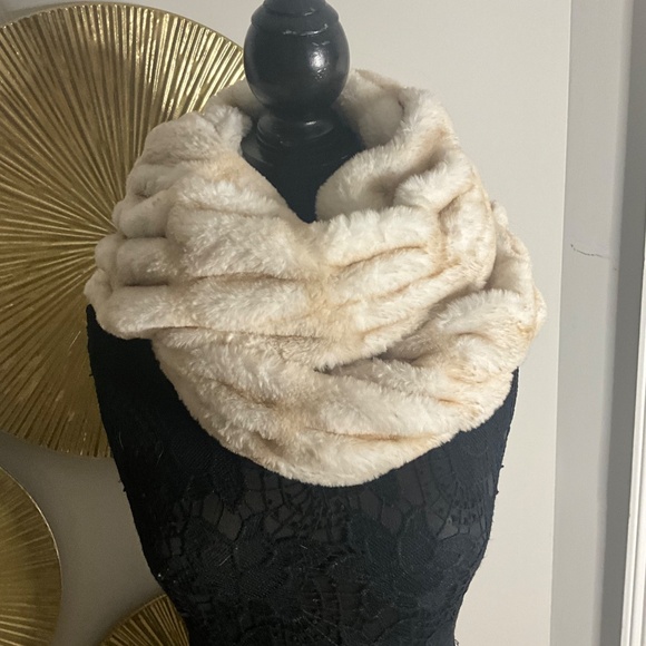 **Warm Faux Fur Scarf/Wrap** - Picture 2 of 4